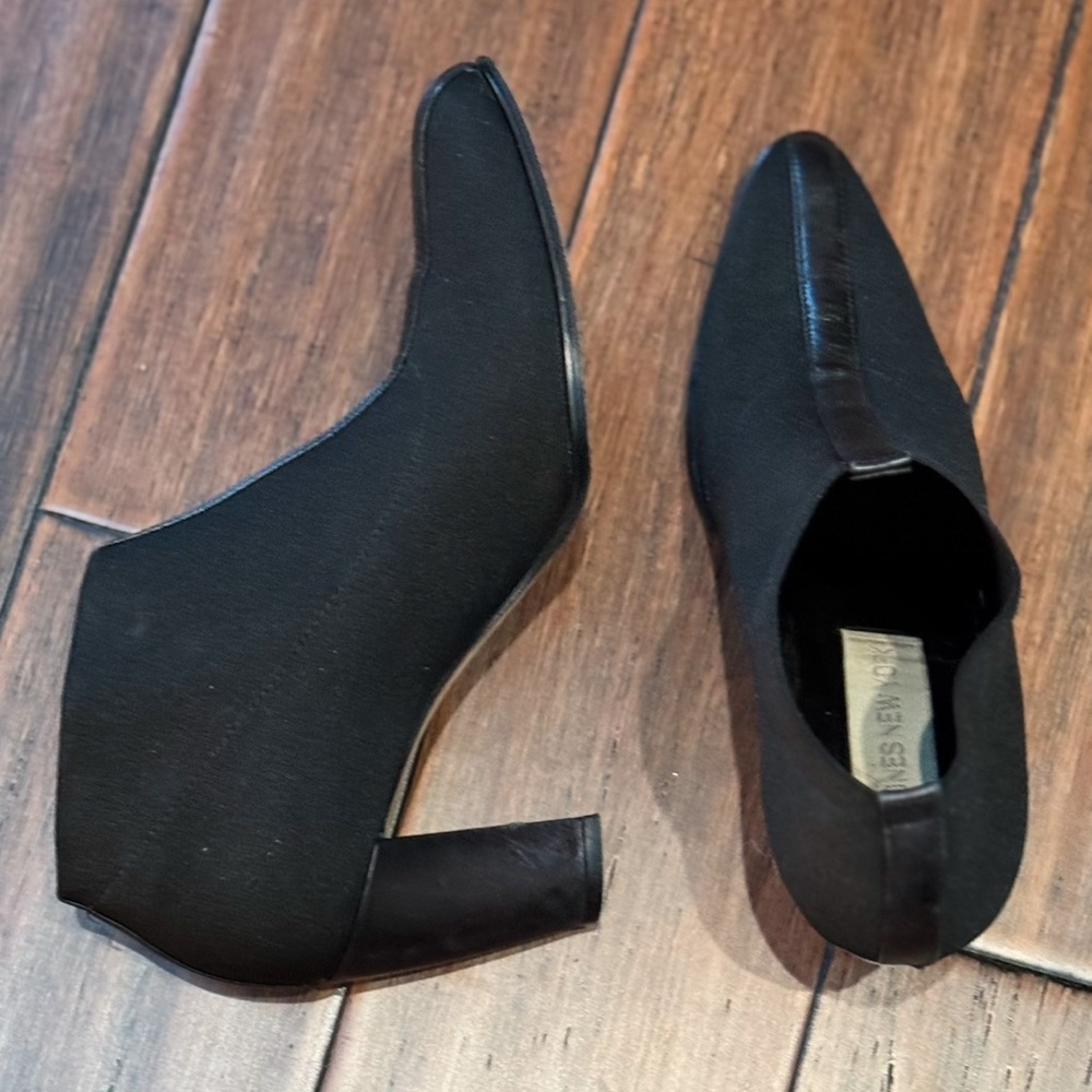 JONES NEW YORK Black Ankle Bootie